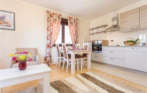 One-bedroom Apartment Vantacici With Sea View 02