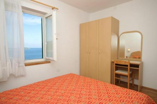 Apartment Vis 2441a