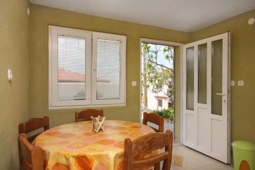 Apartment Vrbnik 5299a