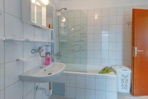 Apartment Nerezine 2516b