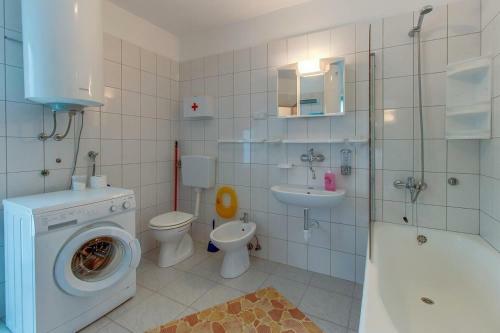Apartment Nerezine 2516b