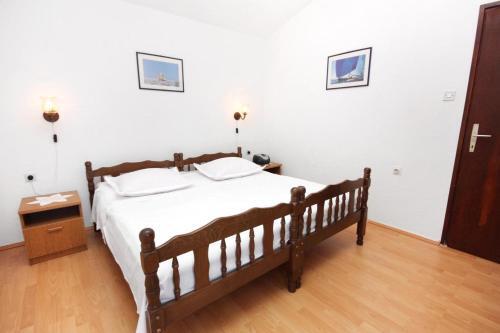 Holiday Apartments Postira (brac) - 704