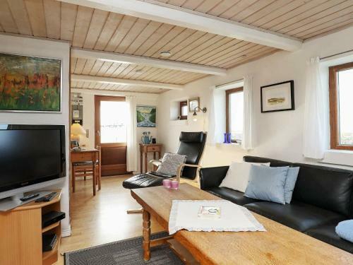 Two-bedroom Holiday Home In Thyholm 3