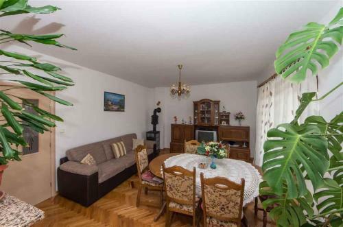 Three-bedroom Apartment In Dramalj V
