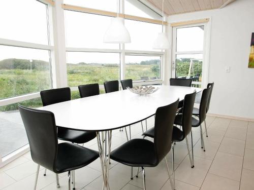 Four-bedroom Holiday Home In L�kken 17