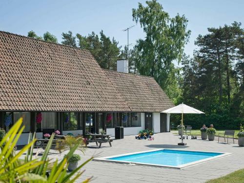Three-bedroom Holiday Home In Nex� 22