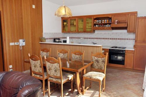 Apartments With A Parking Space Vinisce (trogir) - 5978