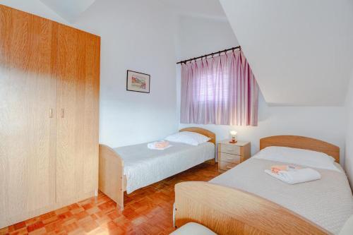 Apartment Vrboska 4025a