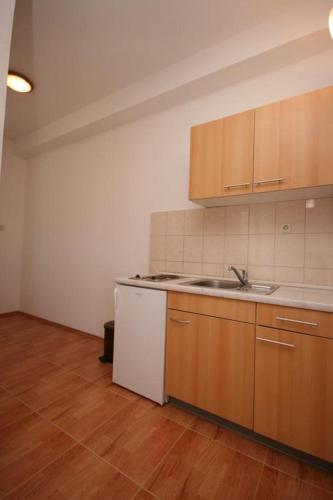 Apartment Gradac 6724b