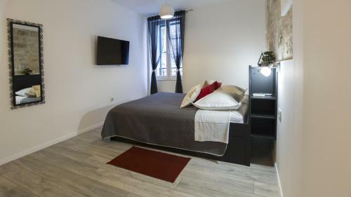 Hostal Julije Rooms