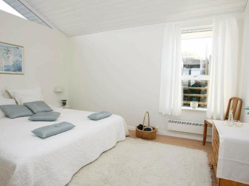 Two-bedroom Holiday Home In Blokhus 3