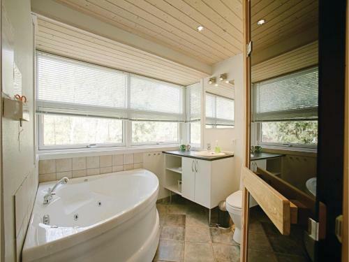 Holiday Home Posereg�rdsvej Aakirkeby IV
