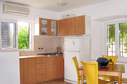 Holiday Home Sladjenovici 2163