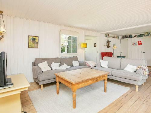 Three-bedroom Holiday Home In Jerup 2