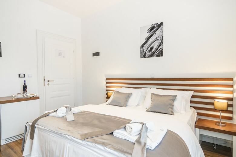 Hostal Prima Luxury Rooms