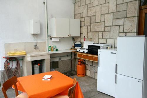 Apartments And Rooms With Parking Space Makarska - 6644
