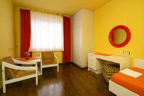 Apartments And Rooms With Parking Space Makarska - 6644