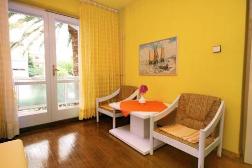 Apartments And Rooms With Parking Space Makarska - 6644
