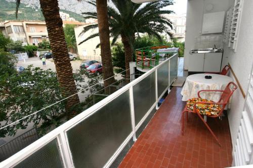 Apartments And Rooms With Parking Space Makarska - 6644