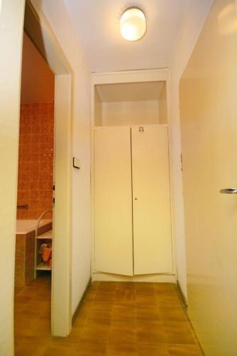 Apartments And Rooms With Parking Space Makarska - 6644