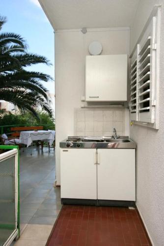 Apartments And Rooms With Parking Space Makarska - 6644