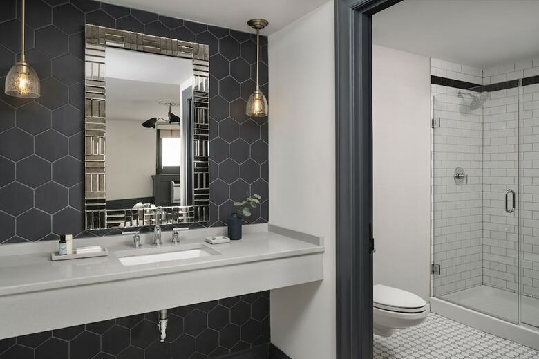 Clarion Hotel Morgan