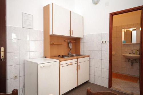 Apartments By The Sea Pasman - 694