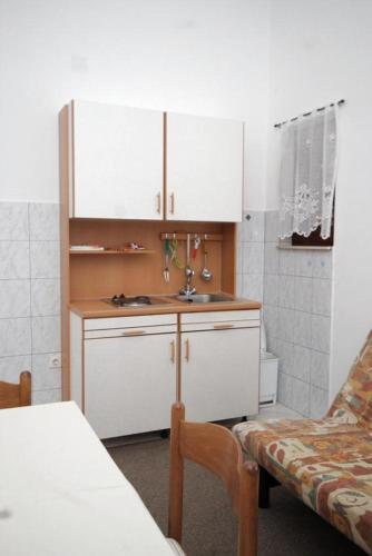 Apartments By The Sea Pasman - 694