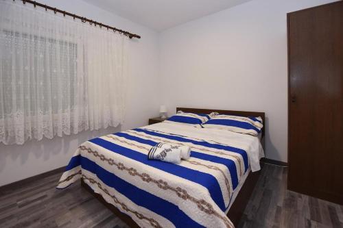 Apartment Stara Novalja 235a