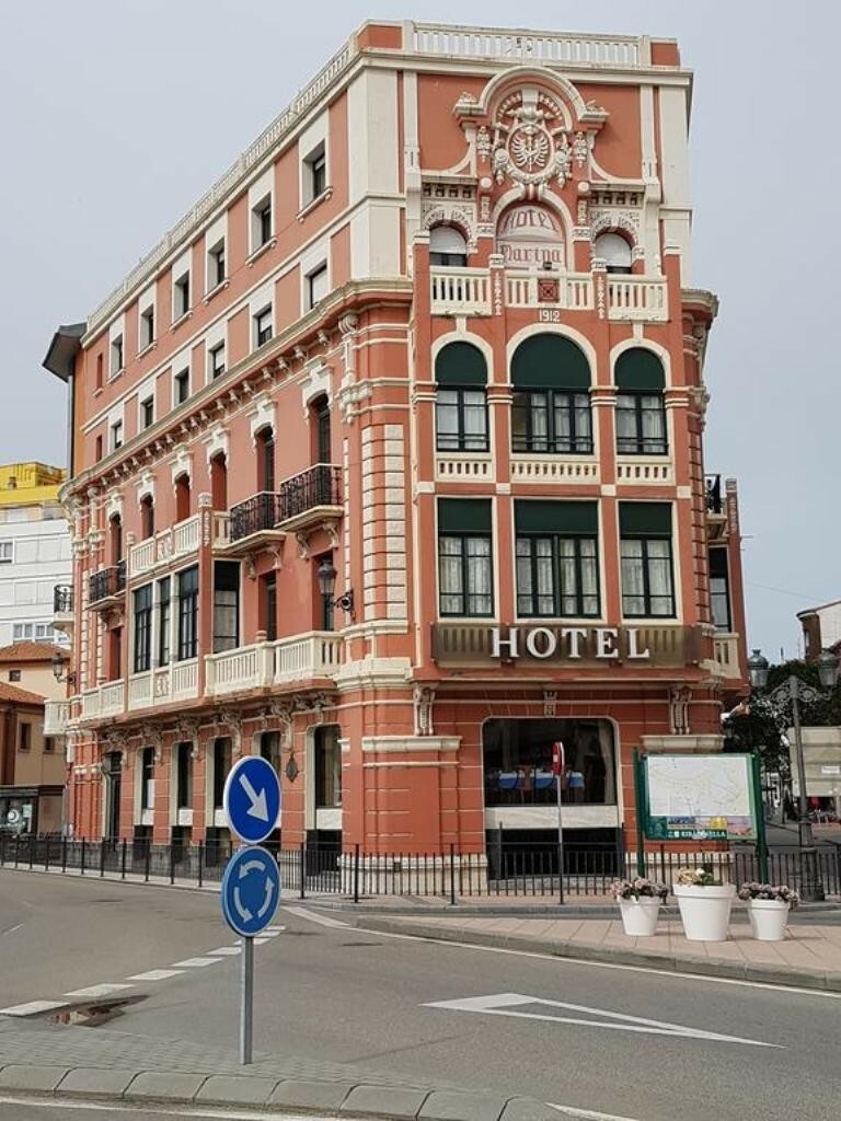 Hotel La Marina