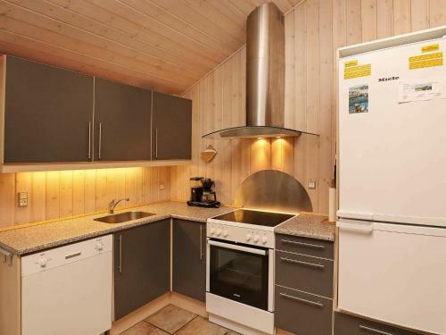 Five-bedroom Holiday Home In �lb�k 2