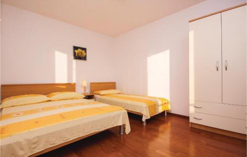 Apartment Primosten With Sea View 04