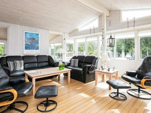 Cozy Cottage In L Kken With Large Garden