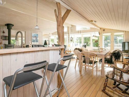 Cozy Cottage In L Kken With Large Garden