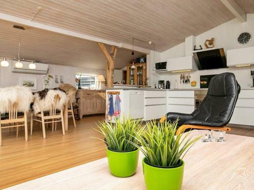 Cozy Cottage In L Kken With Large Garden