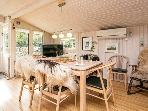 Cozy Cottage In L Kken With Large Garden