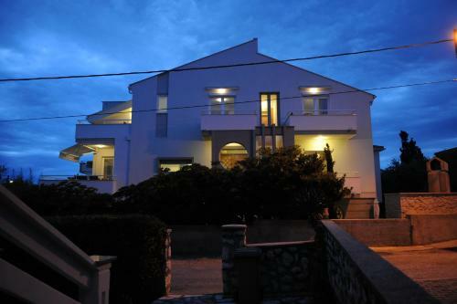 Hostal Rooms Villa Ropu?