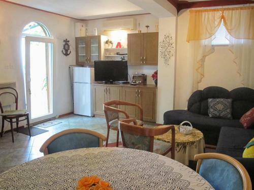 Apartment Mali Losinj 8002a