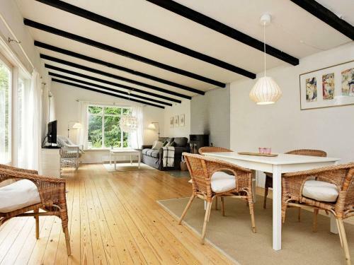 Three-bedroom Holiday Home In Hornb�k 2