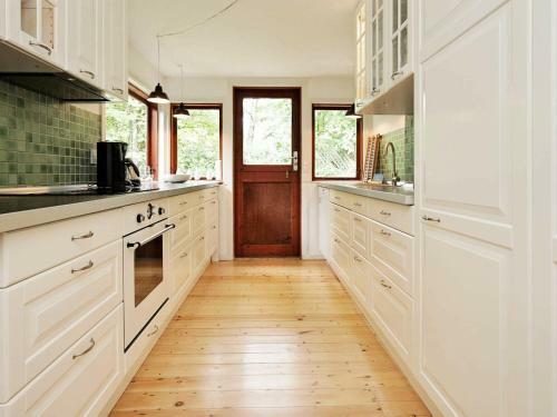 Three-bedroom Holiday Home In Hornb�k 2
