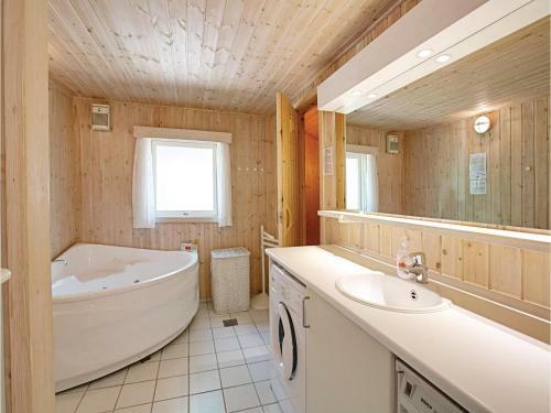 Holiday Home Skovsangervej Nex� Denm