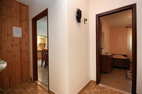 Apartments With A Parking Space Mirca (brac) - 728