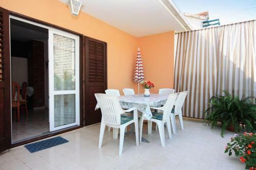 Apartments With A Parking Space Mirca (brac) - 728