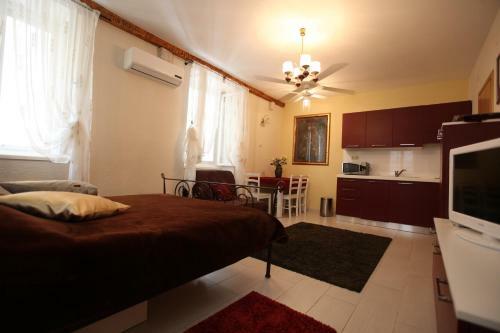 Tragurium & Salona Apartments