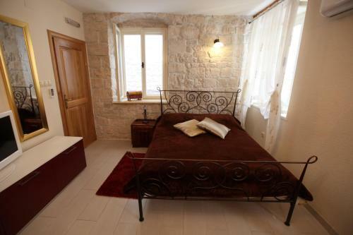 Tragurium & Salona Apartments
