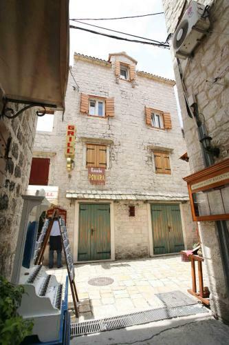 Hostal Rooms Beljan