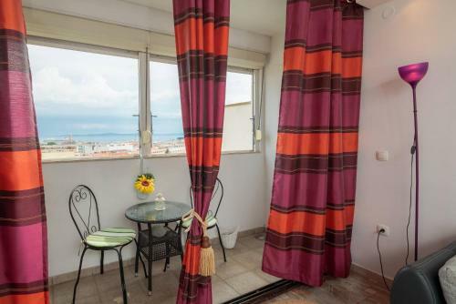 Panoramic City Apartment