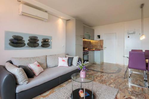 Panoramic City Apartment