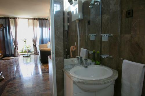 Panoramic City Apartment