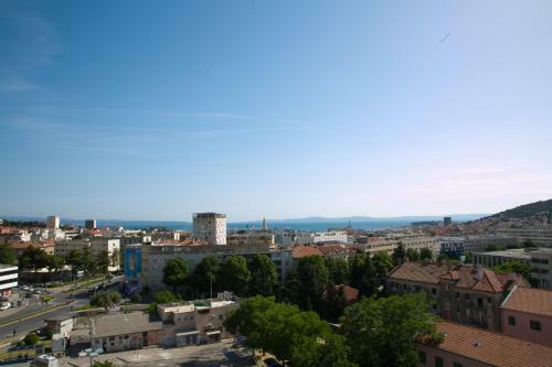 Panoramic City Apartment